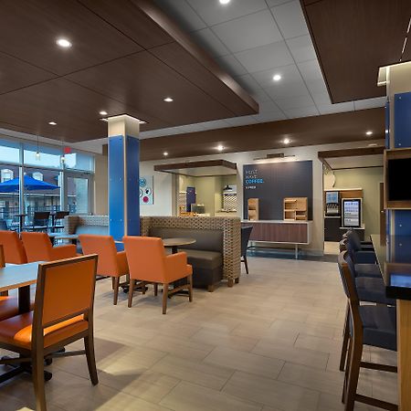 Holiday Inn Express & Suites - Fayetteville South By Ihg Esterno foto